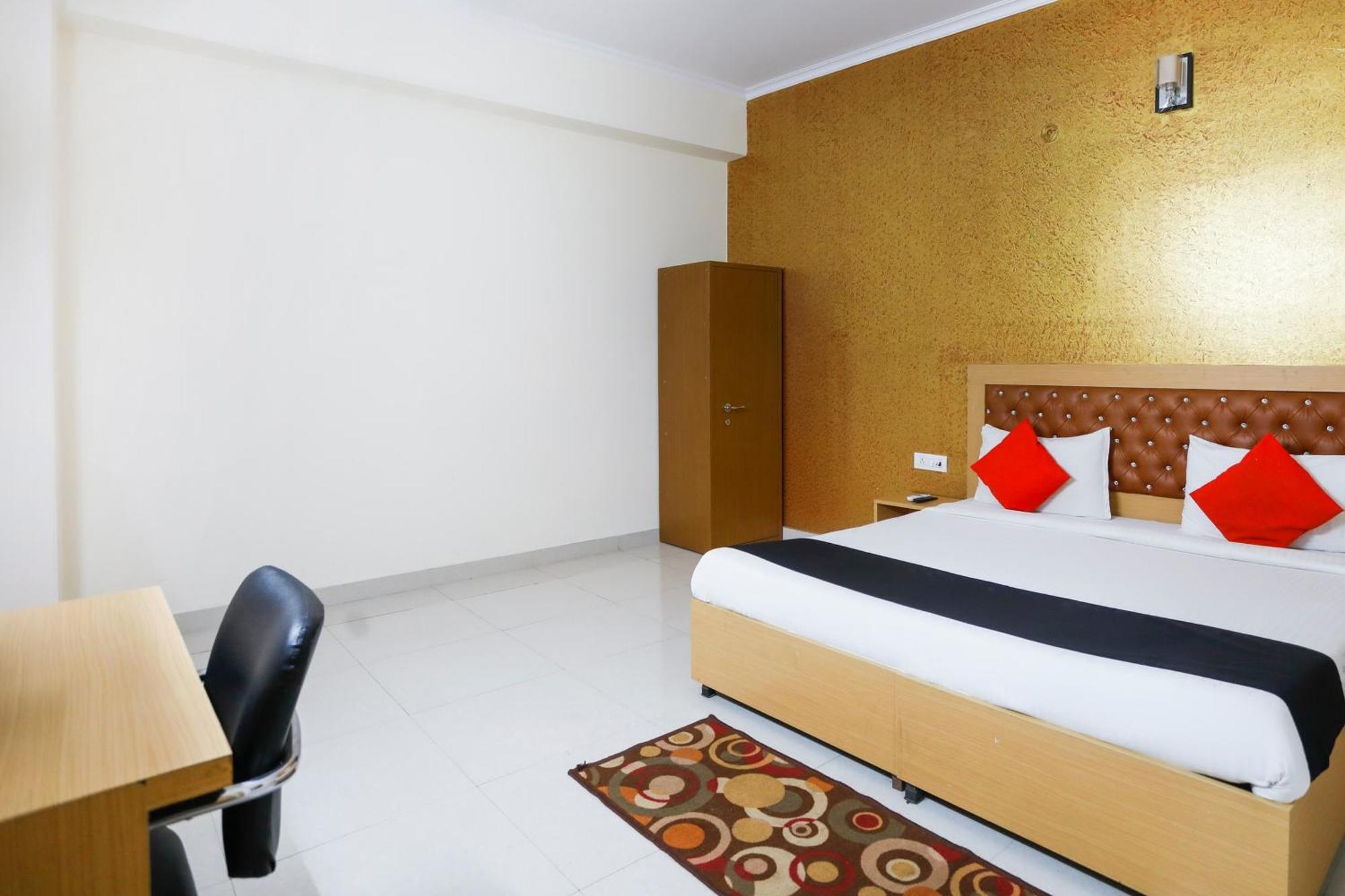 Diamond Imperial Hotel Noida Buitenkant foto