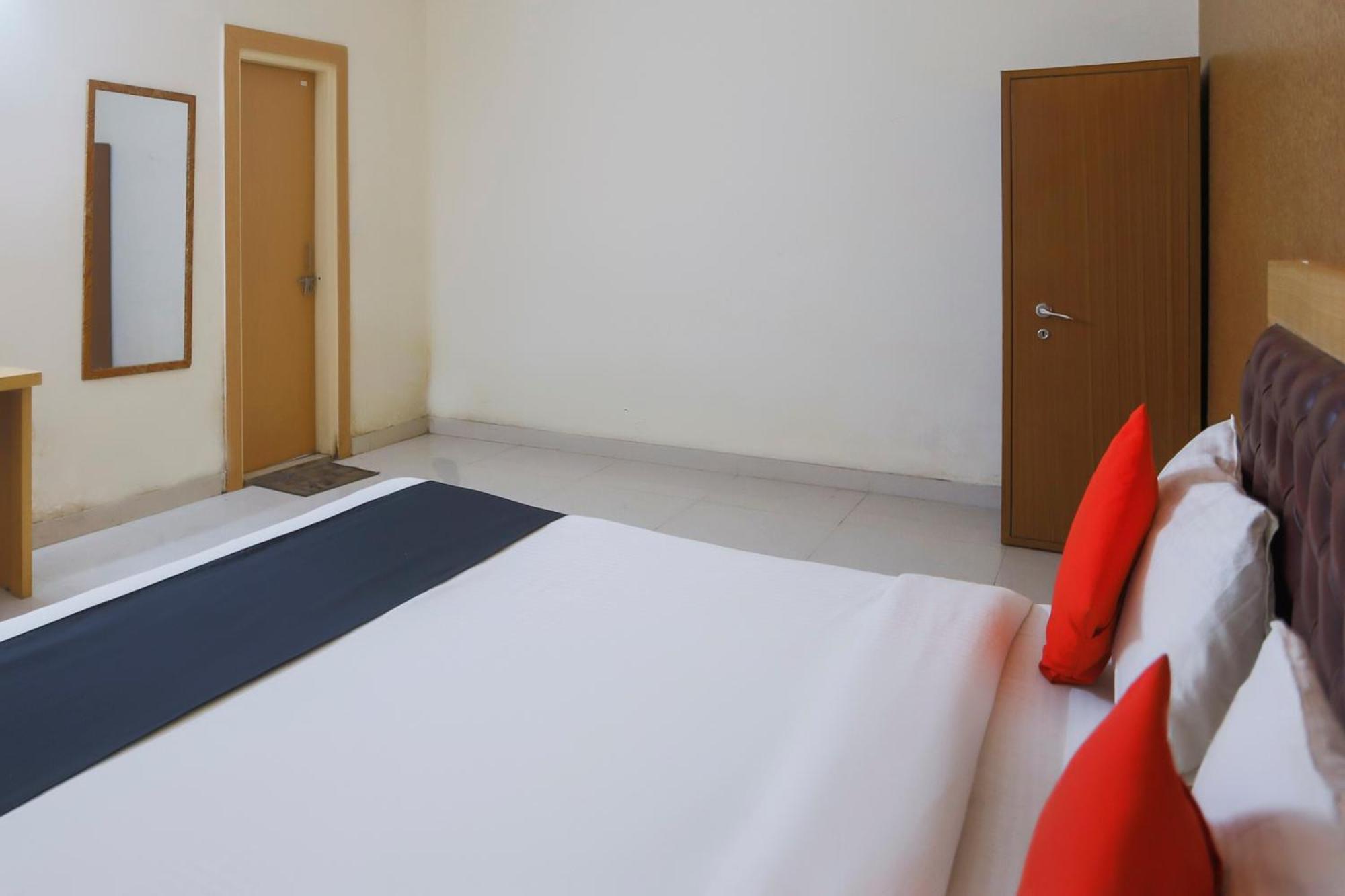 Diamond Imperial Hotel Noida Buitenkant foto