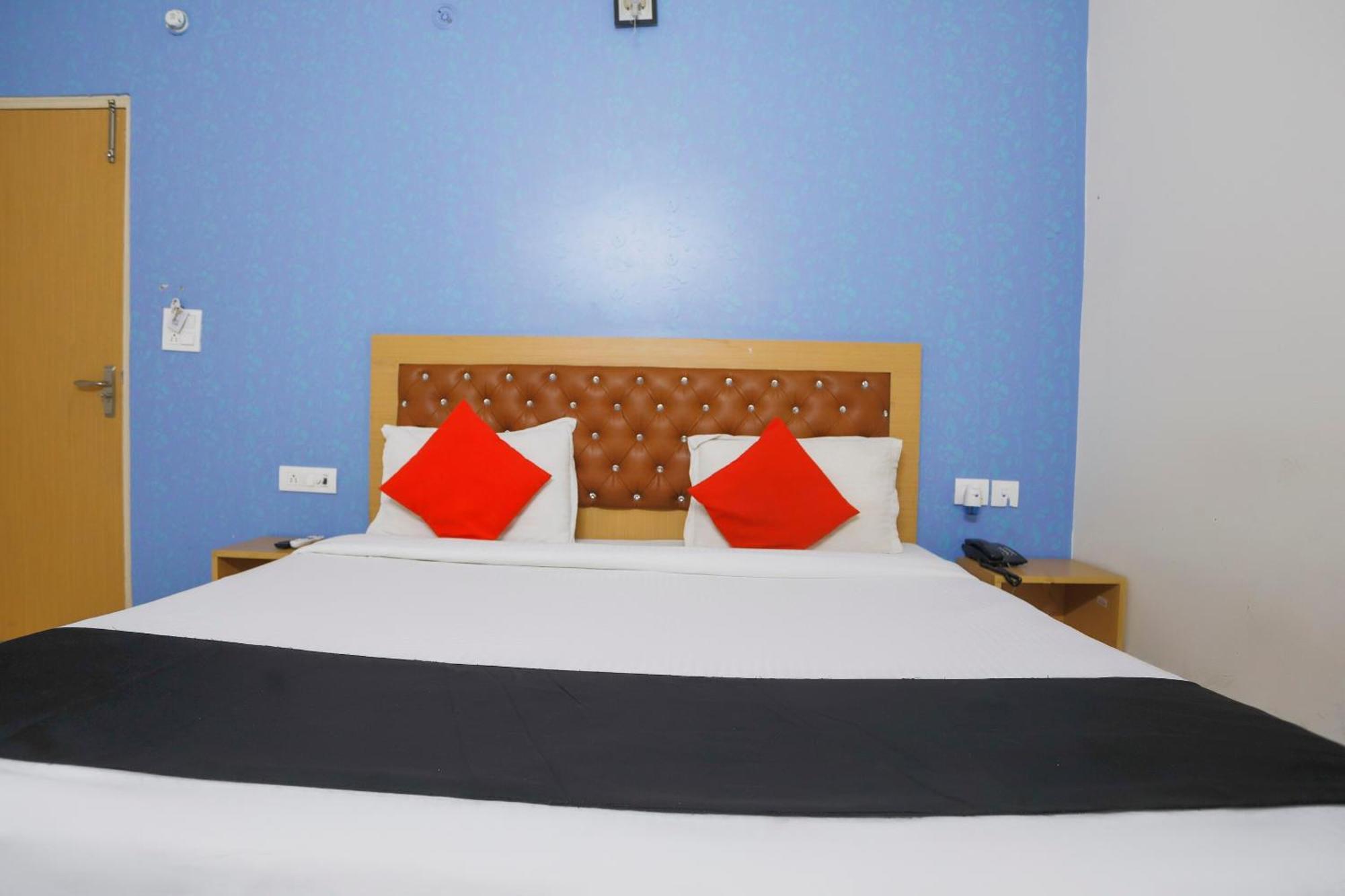 Diamond Imperial Hotel Noida Buitenkant foto