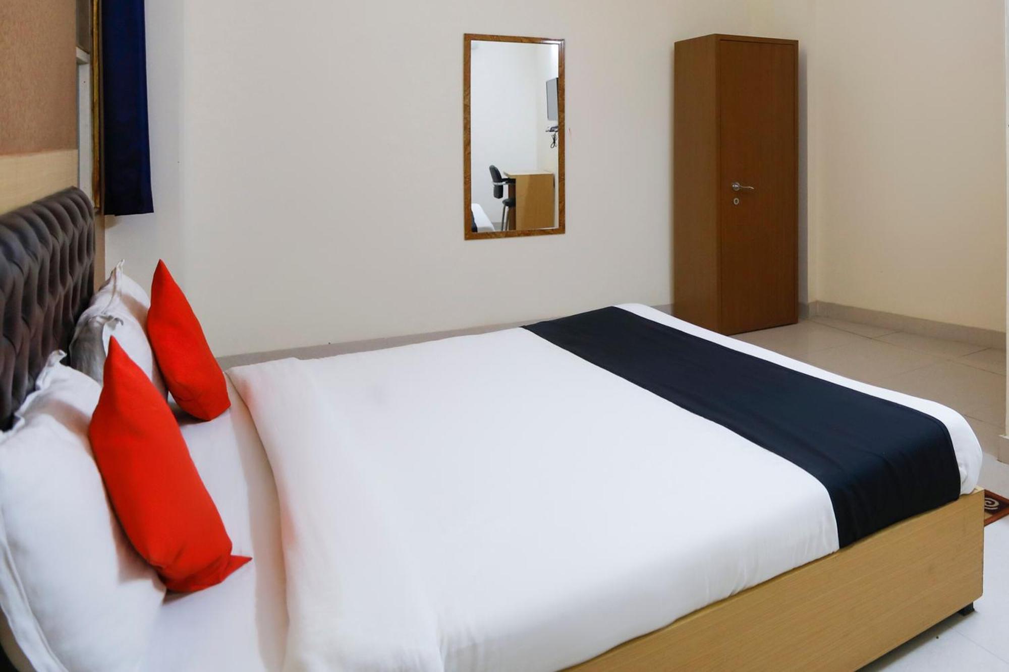 Diamond Imperial Hotel Noida Buitenkant foto