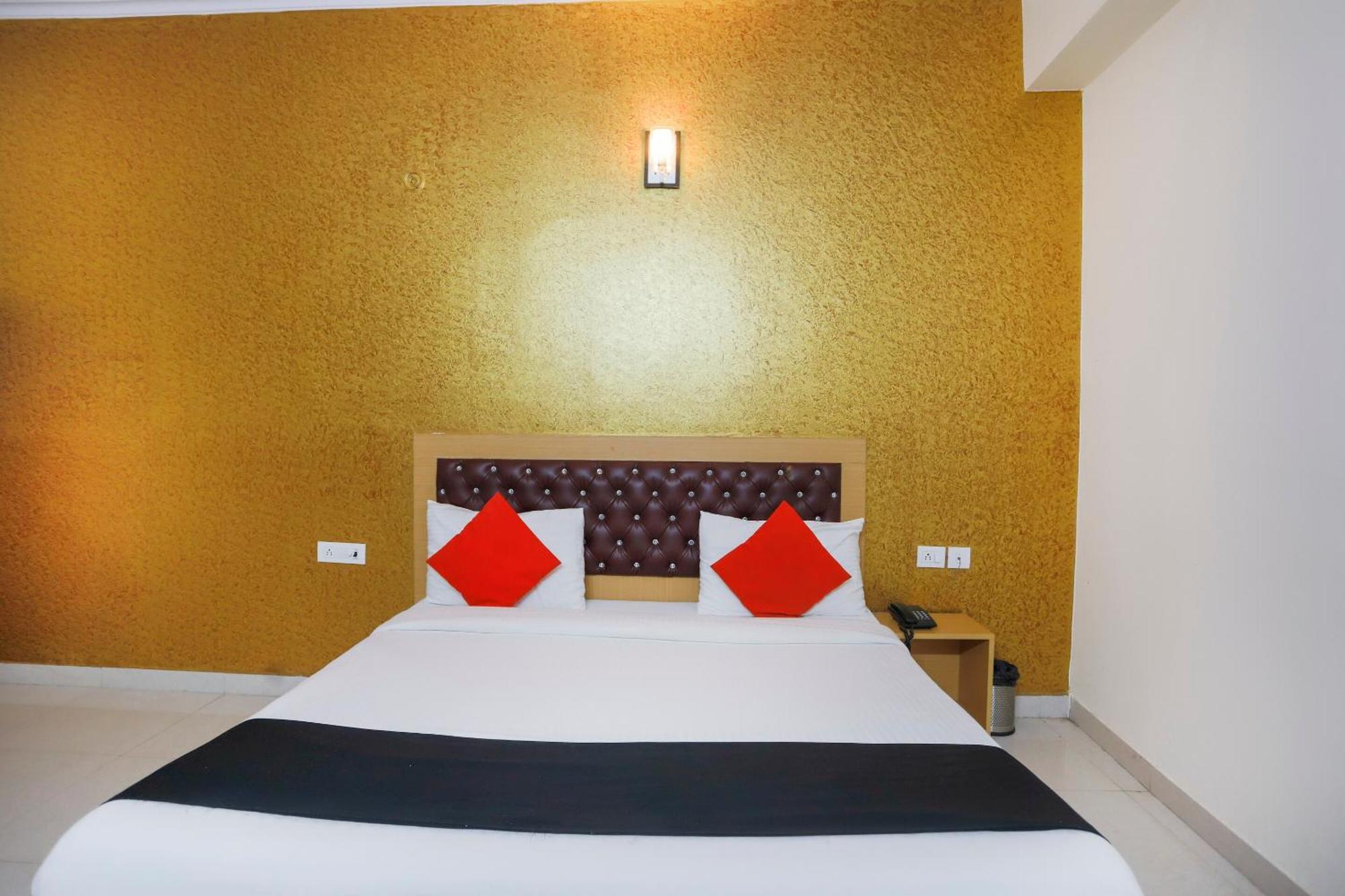 Diamond Imperial Hotel Noida Buitenkant foto