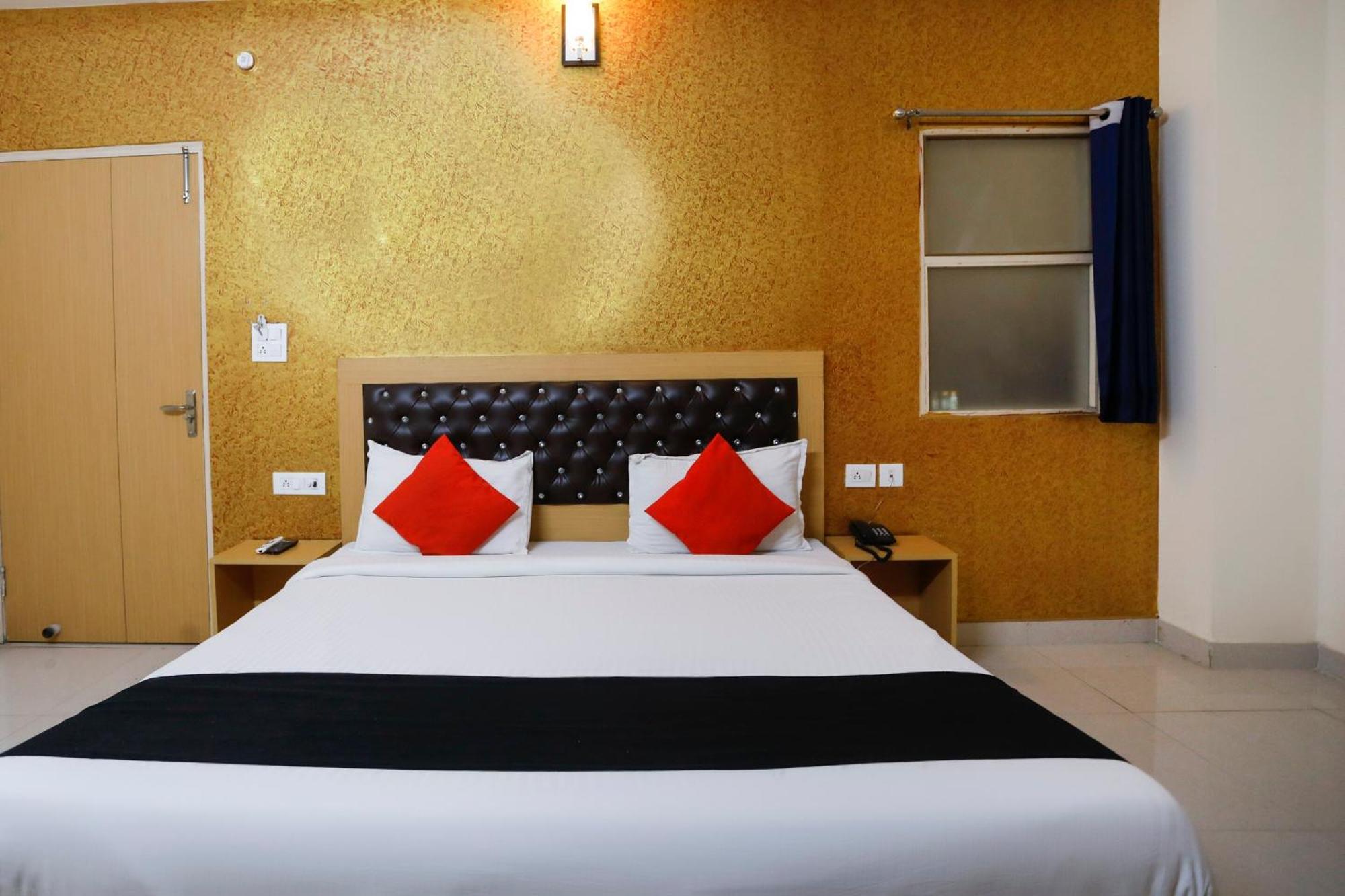 Diamond Imperial Hotel Noida Buitenkant foto