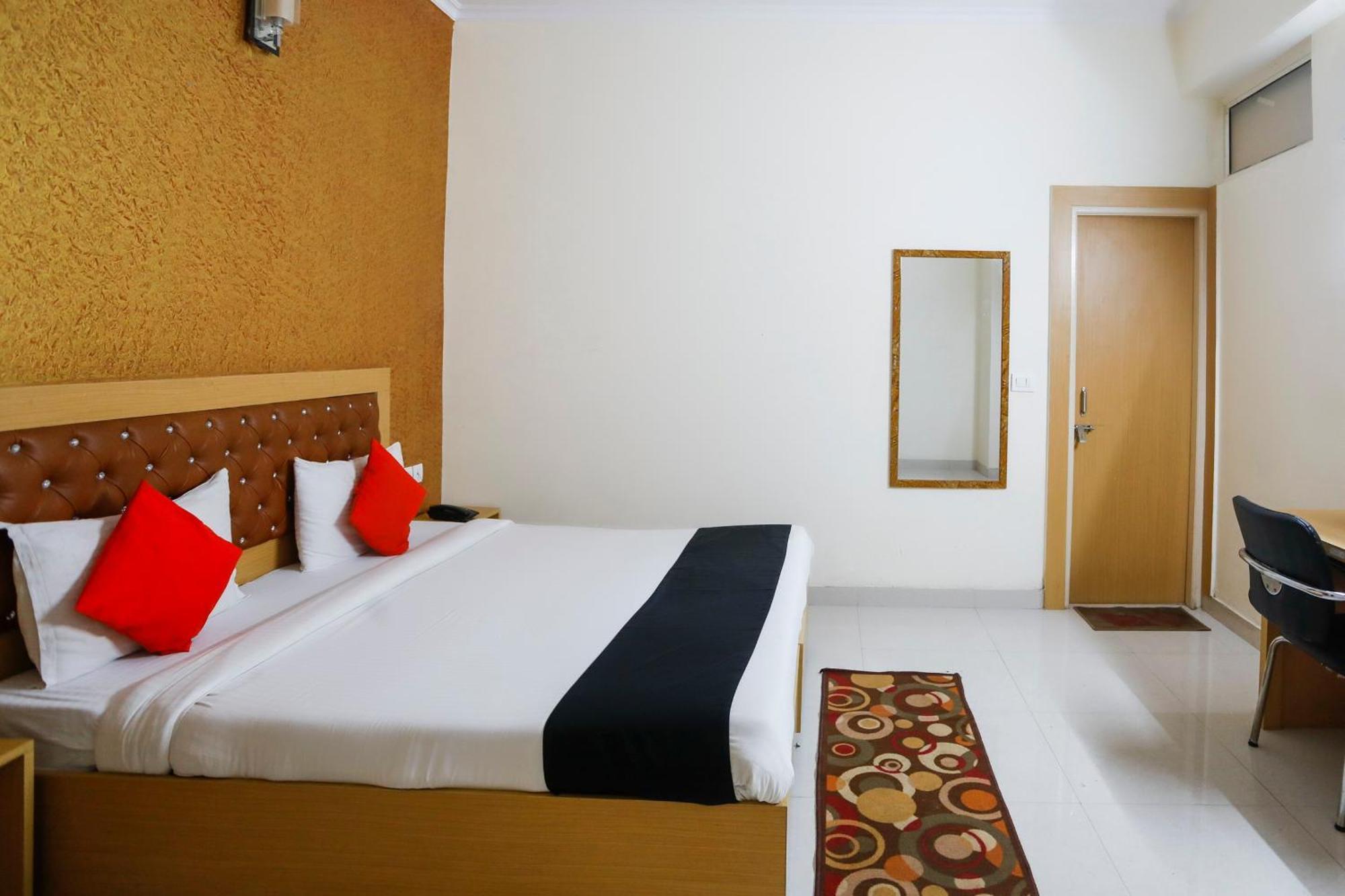 Diamond Imperial Hotel Noida Buitenkant foto